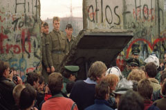 Berlin Duvarı Yıkıldı (mı?)