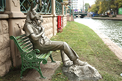 Büyükerşen Porsuk'un kenarına dikti, o heykel olay oldu